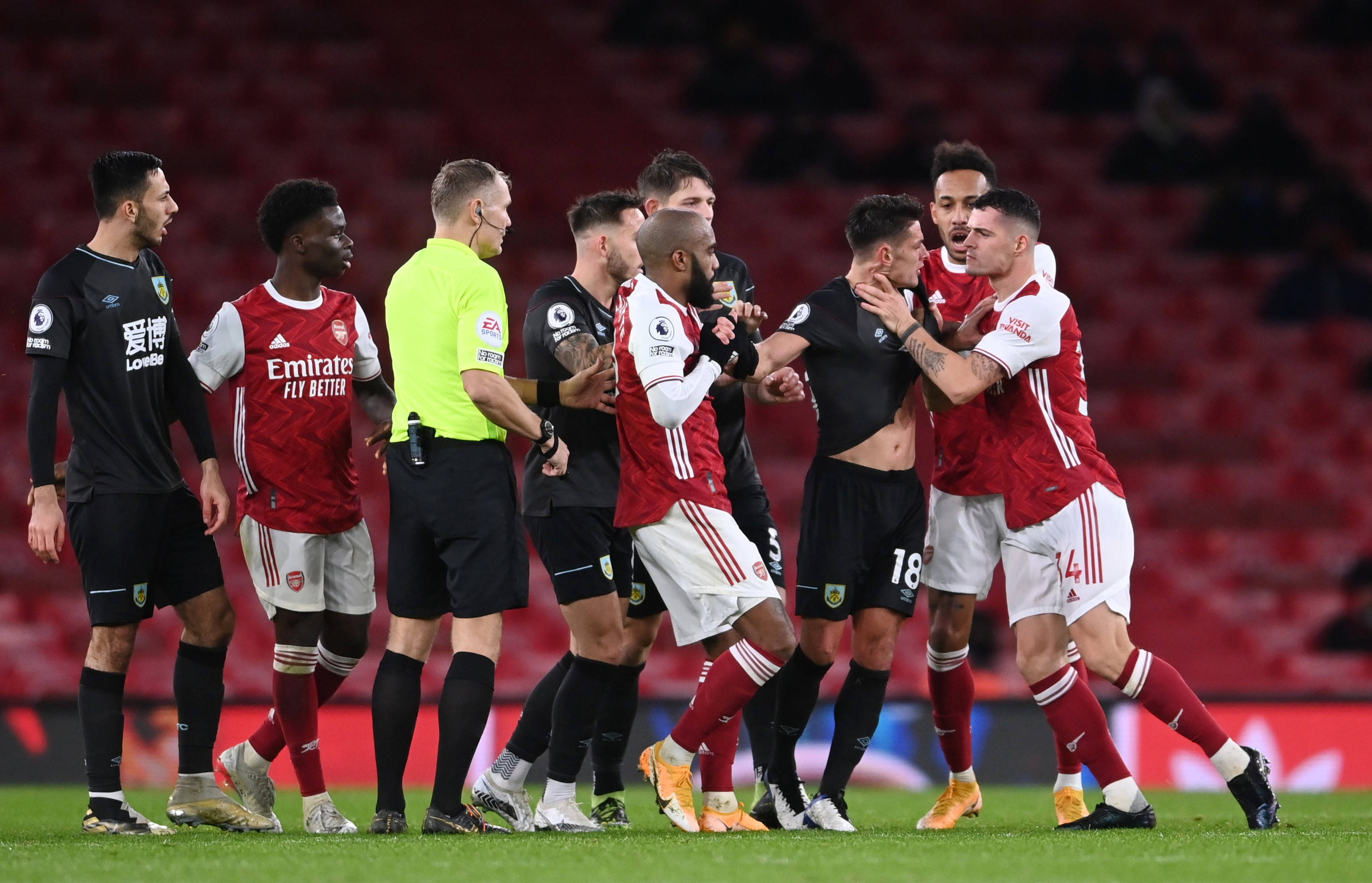 德甲第33輪拜仁慕尼黑2-2斯圖加特 穆勒與格納布裏先後破門.